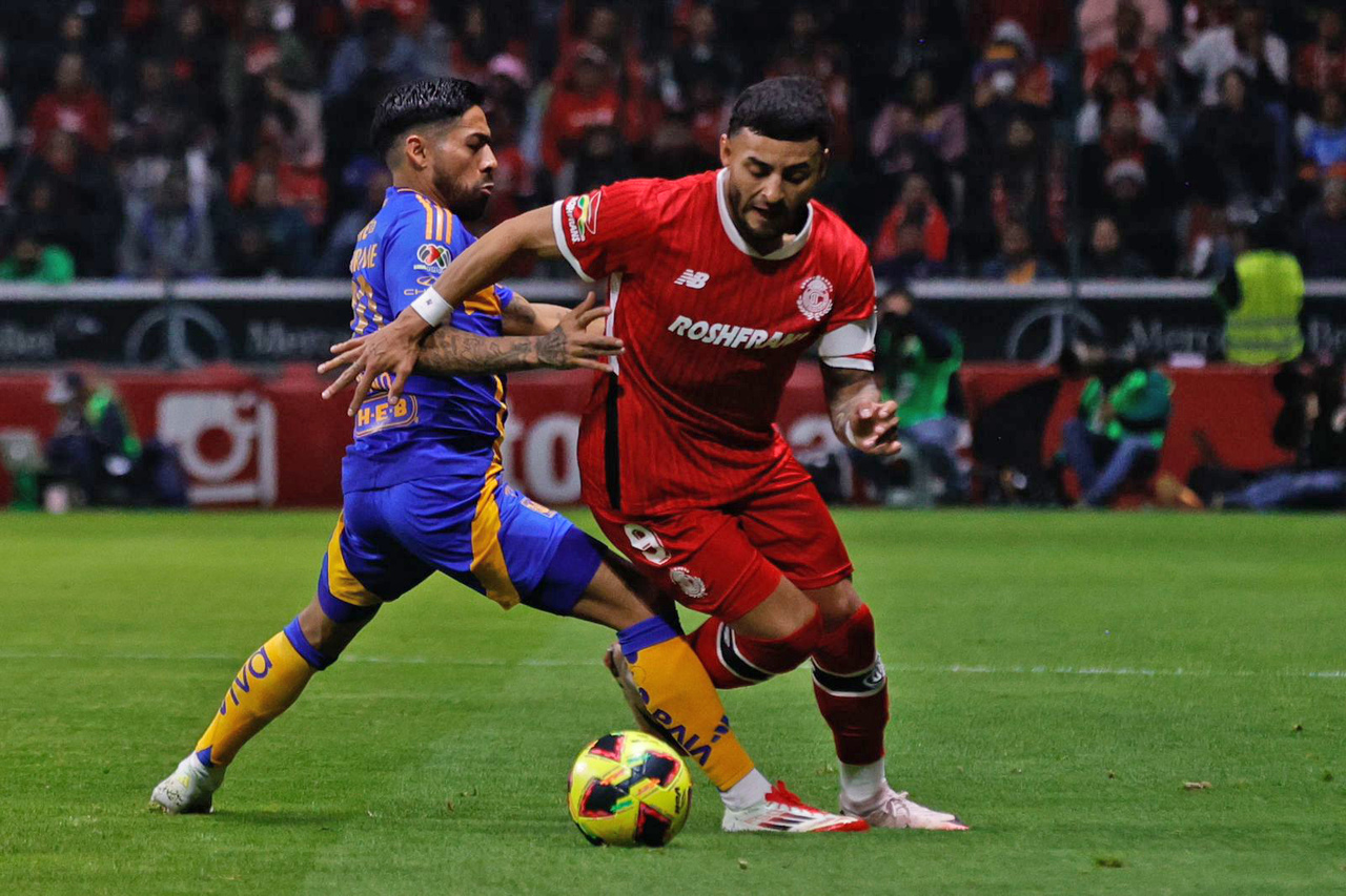 l Toluca visitará esta noche al Tigres, en el inicio de las semifinales del Clausura 2025 del la Liga MX.De la mano del portugués "Paulinho", líder de los goleadores, los Diablos Rojos fu