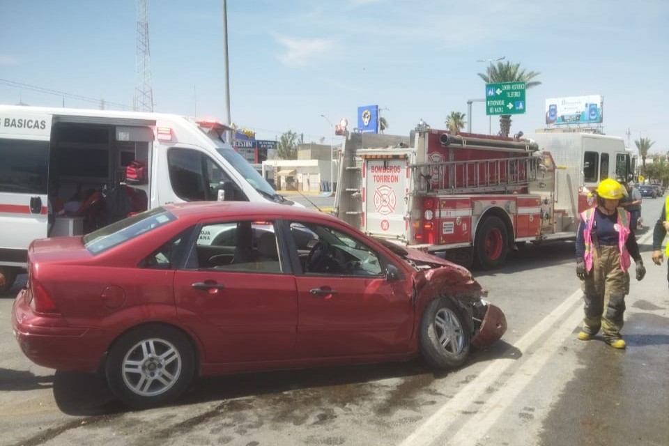Aparatoso choque deja tres mujeres lesionadas, el responsable se pasó el semáforo en rojo. Noticias en tiempo real