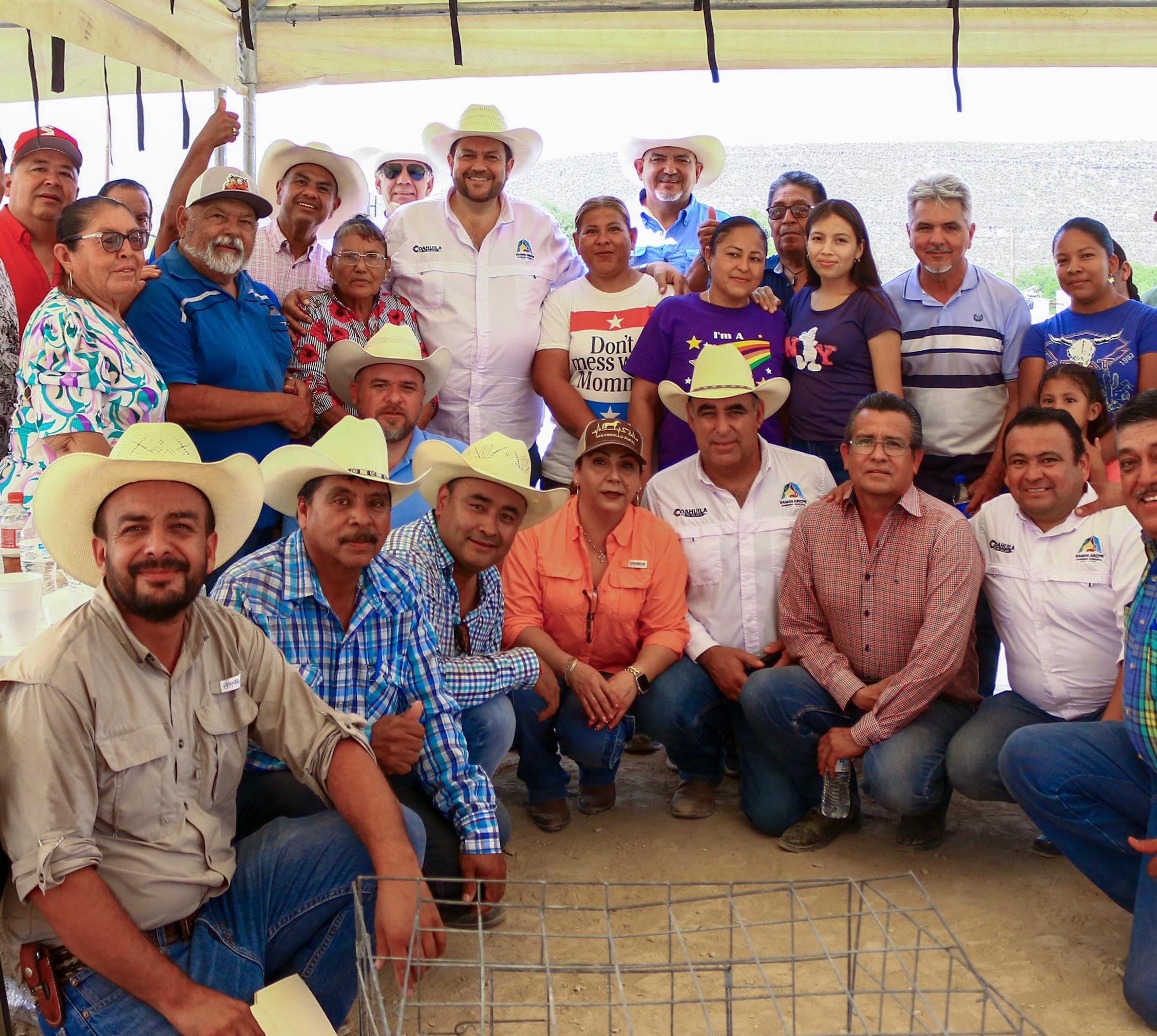 Entregan pollitas Rhode Island Red a productores de Ramos Arizpe . Noticias en tiempo real