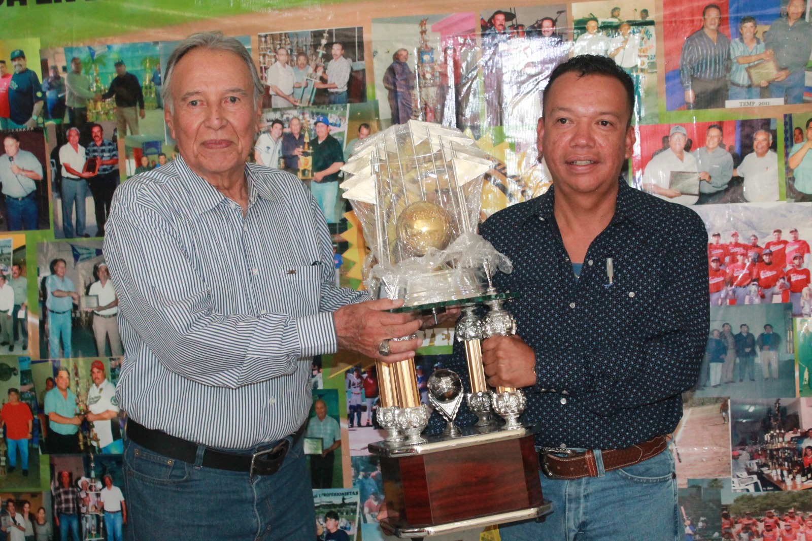 Premian a los mejores en la Liga de Beisbol de Empleados y Profesionistas. Noticias en tiempo real