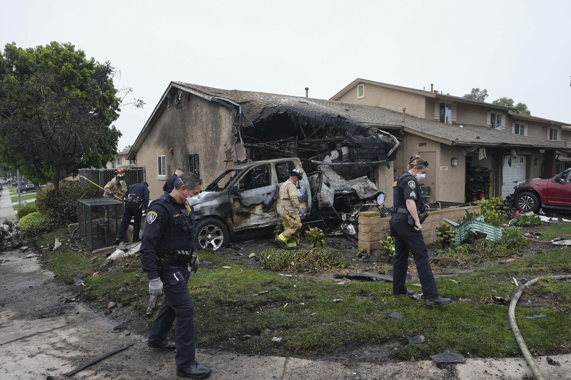 Mueren varias personas al estrellarse avioneta en San Diego; destruye viviendas y vehículos. Noticias en tiempo real
