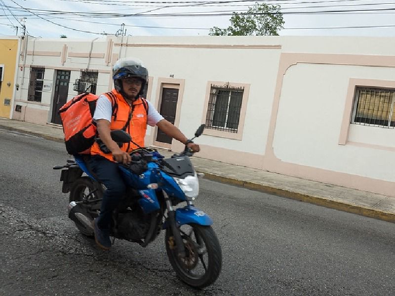 Capacitan en Gómez Palacio a motociclistas particulares y repartidores de aplicaciones digitales. Noticias en tiempo real