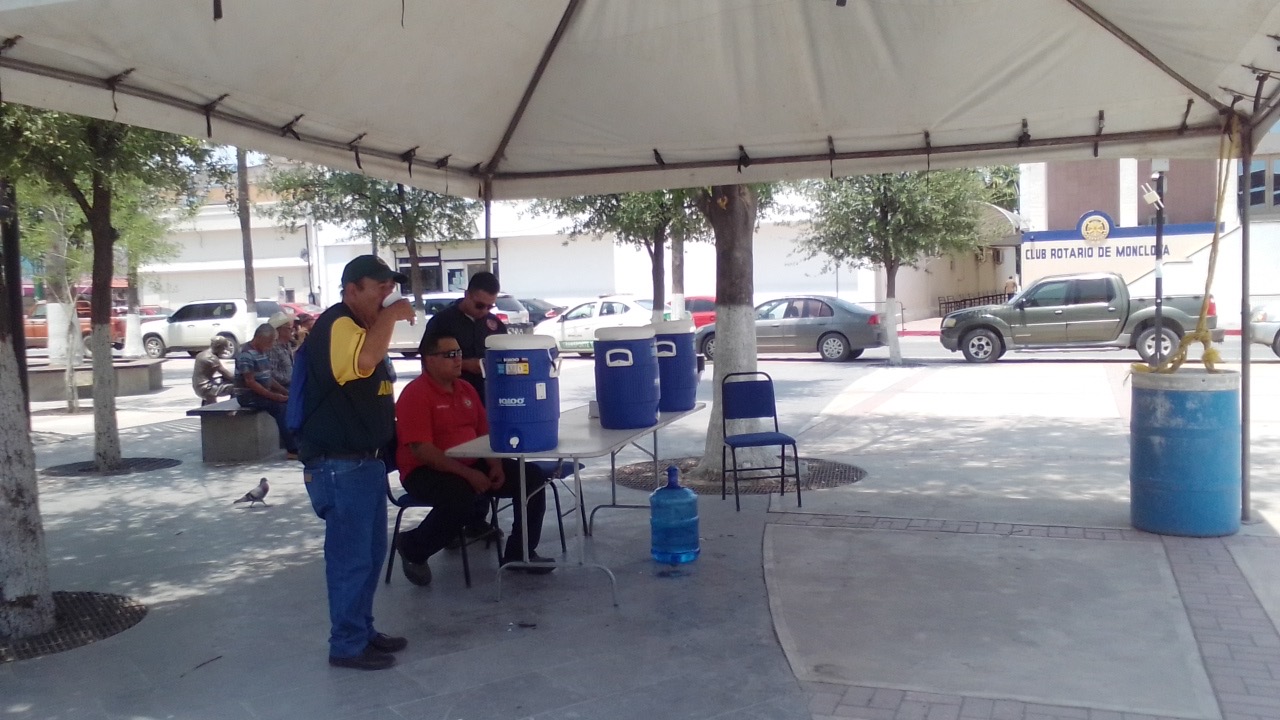 Protección Civil de Monclova mantiene puntos de hidratación por calor . Noticias en tiempo real