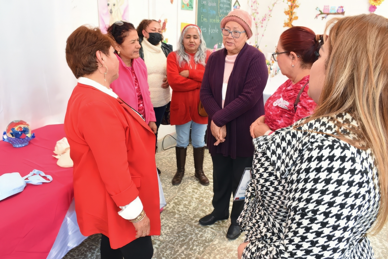 Ofrecen prótesis mamarias gratuitas. Noticias en tiempo real