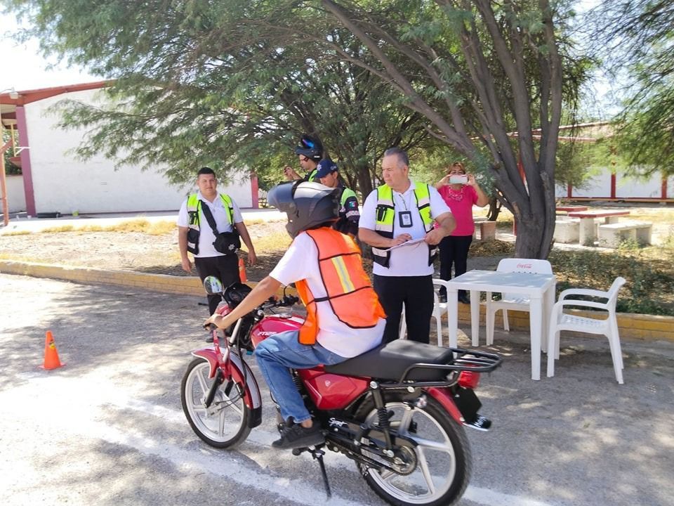 Tránsito y Vialidad de Gómez Palacio exhorta a empresas a capacitar a sus trabajadores que utilizan motocicletas. Noticias en tiempo real