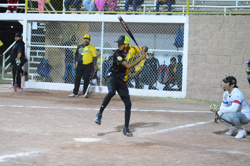 Celebran segunda temporada en la Liga de Softbol de Bola Puesta. Noticias en tiempo real