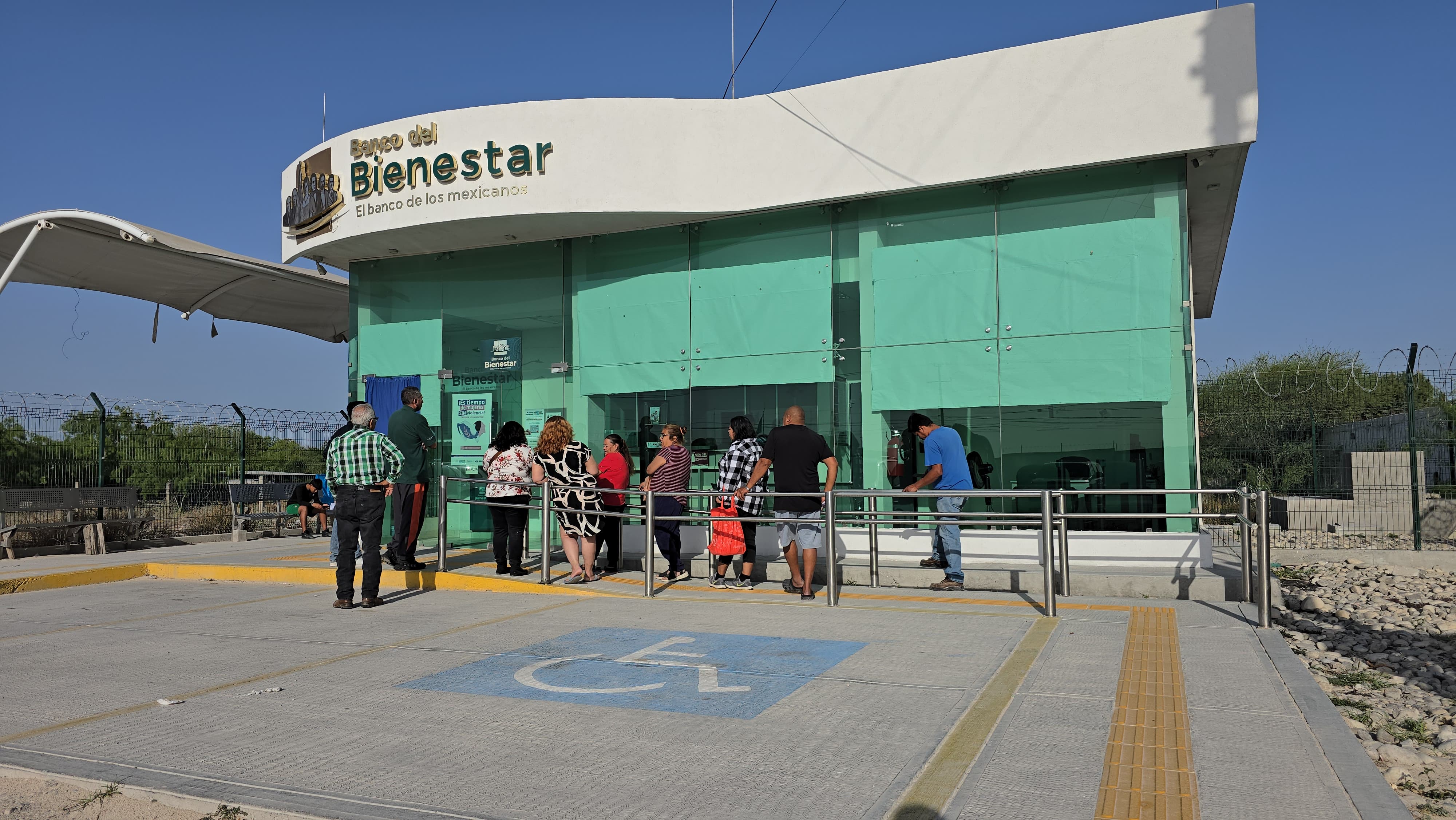 Suman dos días sin operar el Banco de Bienestar en Piedras Negras, por falla eléctrica. Noticias en tiempo real