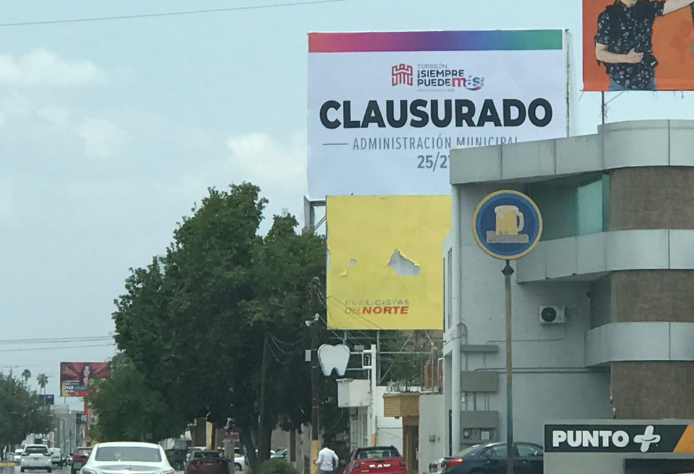 Clausuran 12 anuncios espectaculares en cinco días por irregularidades en permisos. Noticias en tiempo real