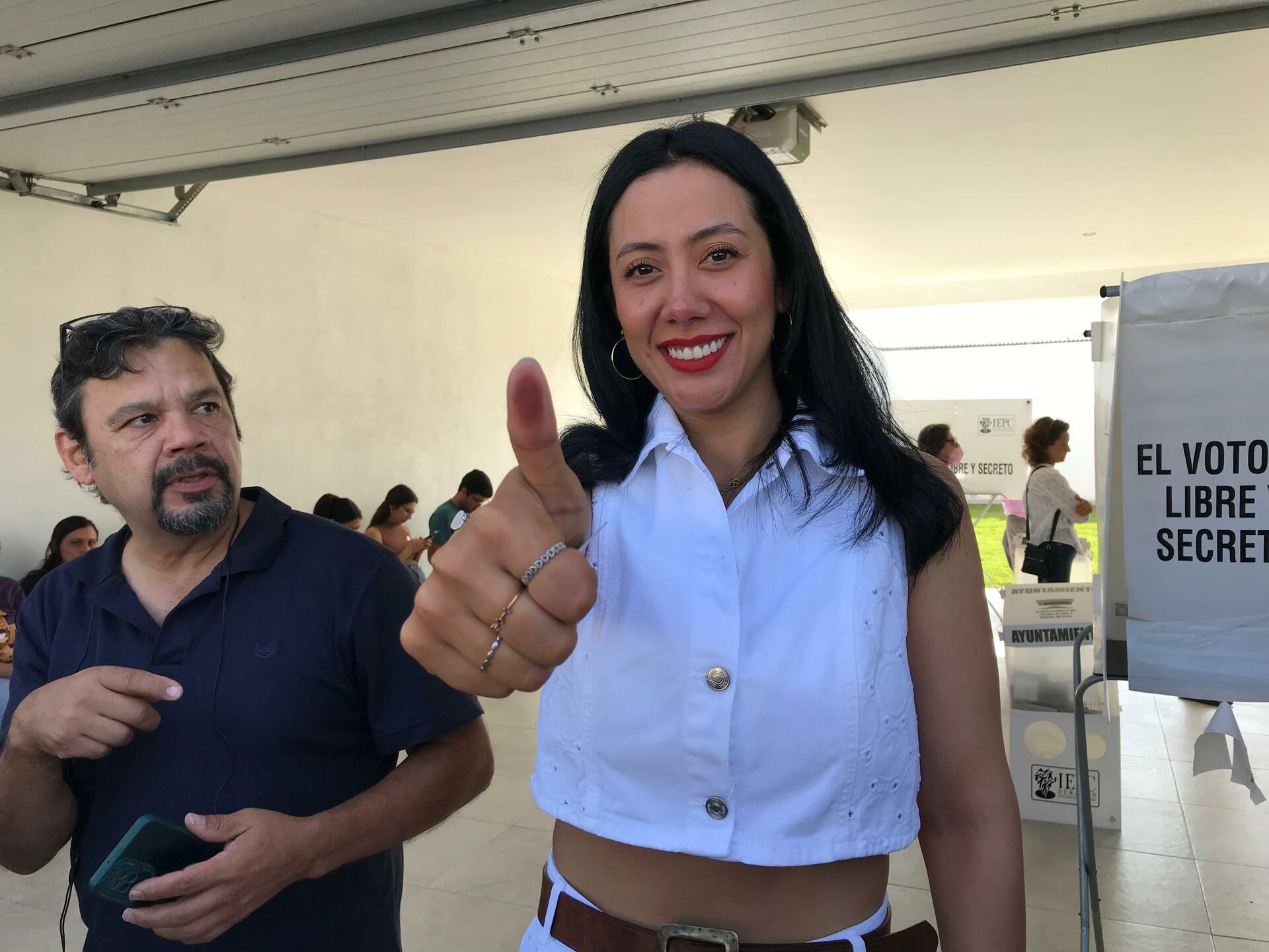 Betzabé Martínez acude a votar y dice que no le gusta contaminarse de ‘fake news’. Noticias en tiempo real