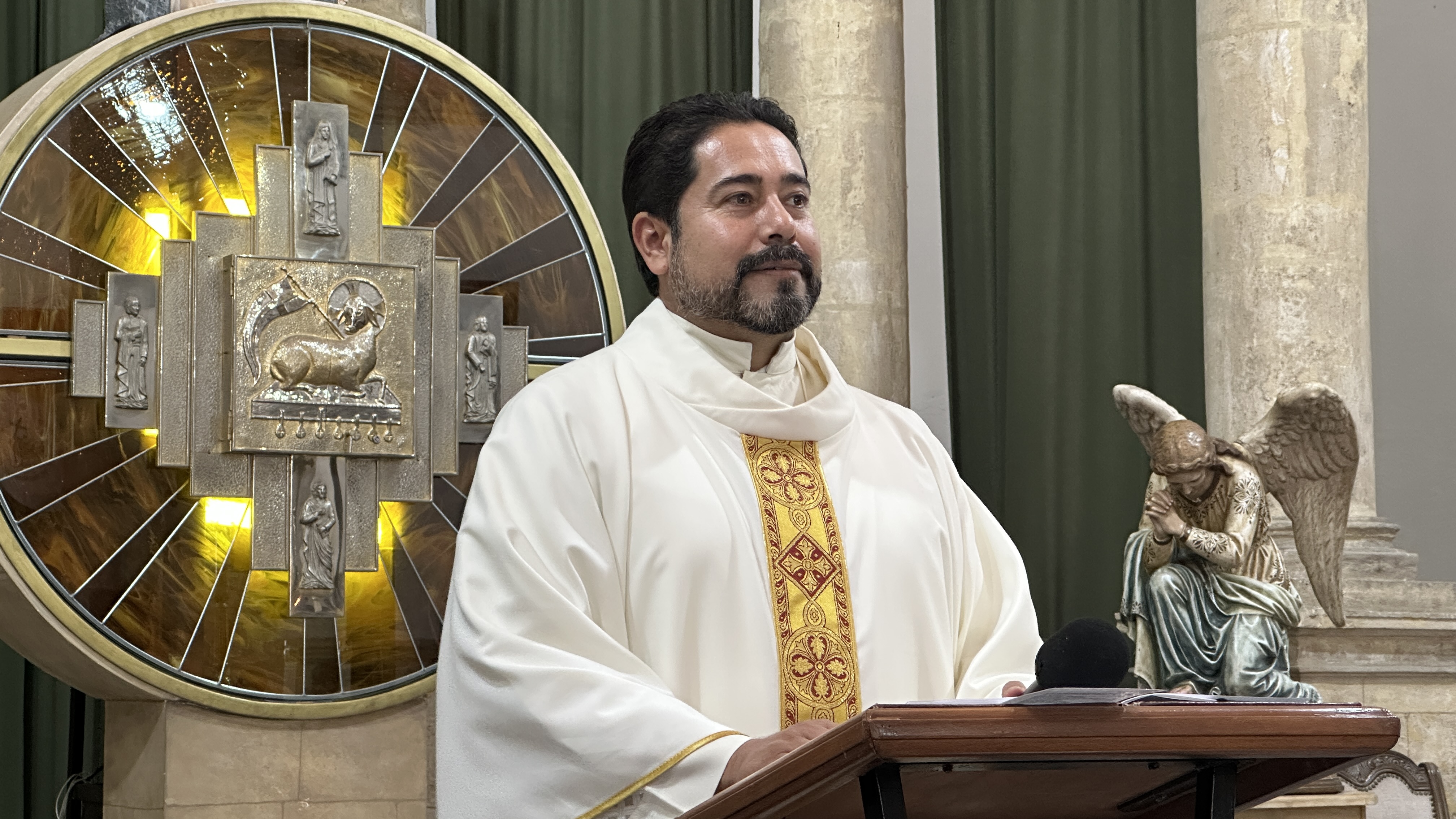 Monseñor Néstor Martínez oficia misa por comunicólogos en Monclova. Noticias en tiempo real