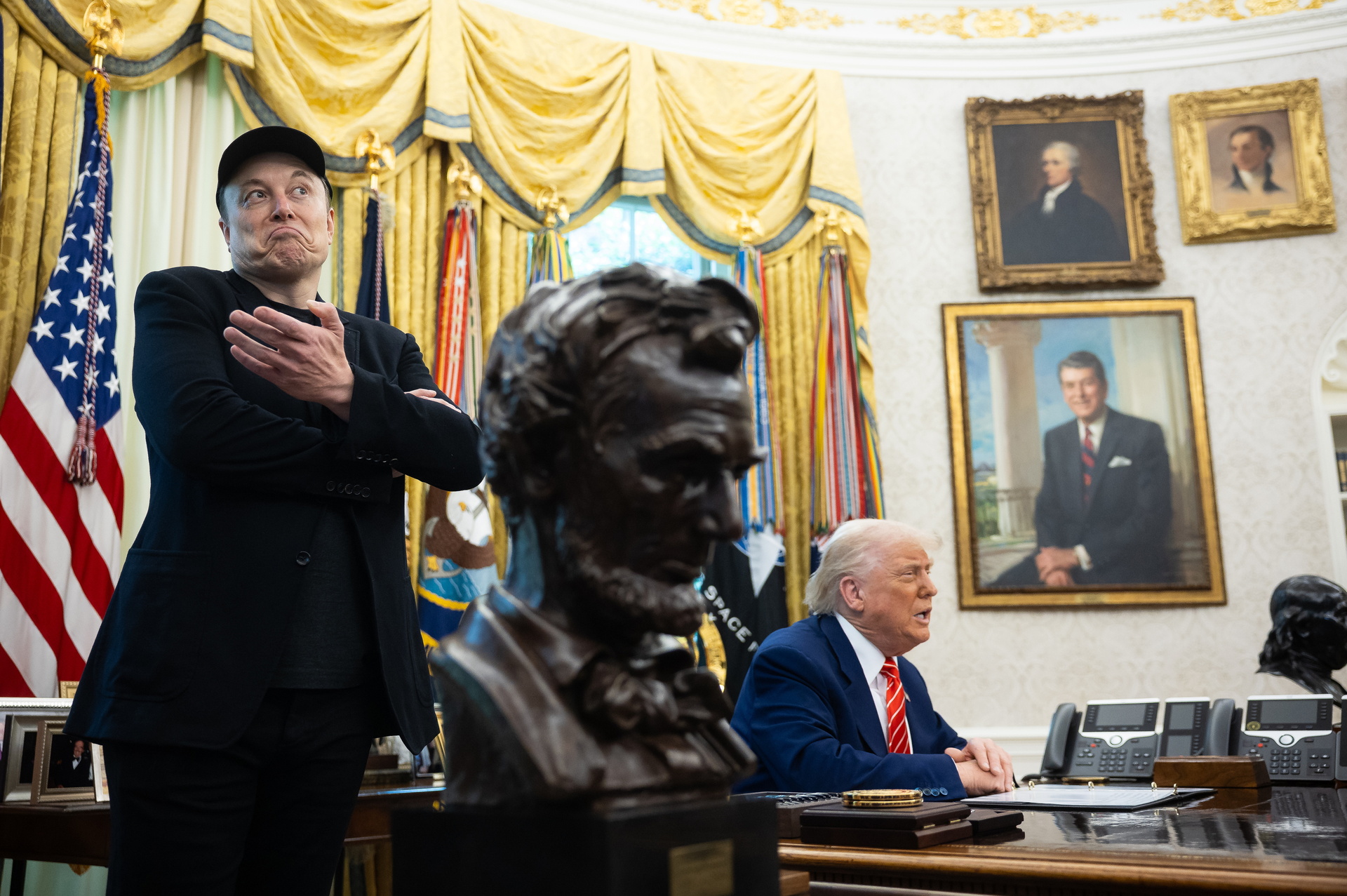 Donald Trump amenaza con retirar contratos a Elon Musk y este lo acusa de aparecer en archivos de Epstein. Noticias en tiempo real
