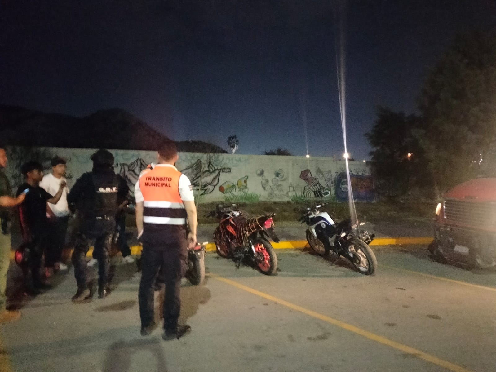 Retiran 19 motocicletas en operativo contra arrancones en el complejo La Jabonera. Noticias en tiempo real