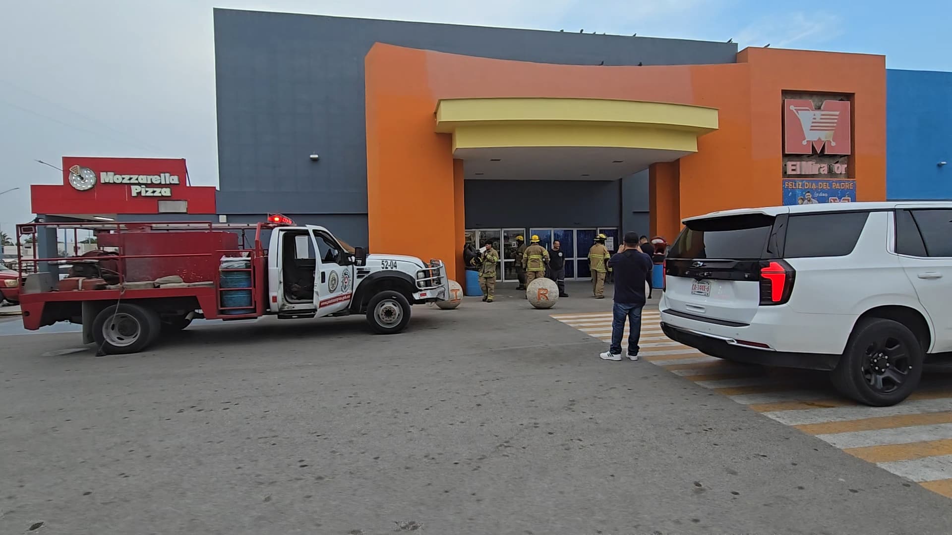 Por falsa amenaza de bomba, evacuan tres centros comerciales de Piedras Negras. Noticias en tiempo real