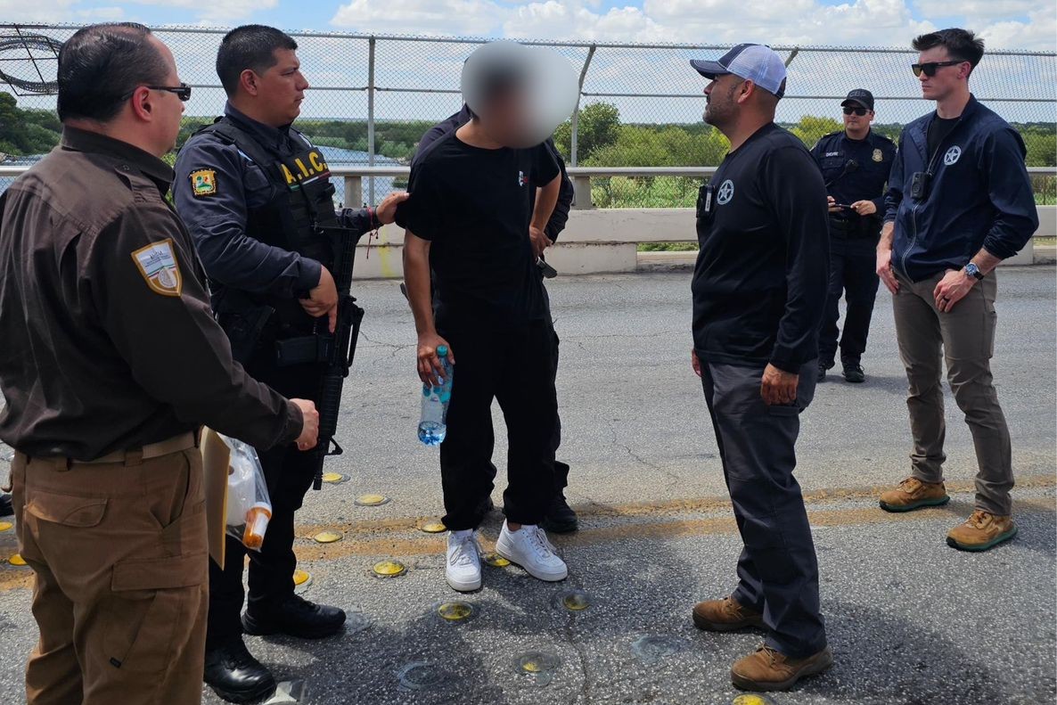 Detienen en Acuña a extranjero buscado por amenazas y ataques a policías de San Antonio, Texas. Noticias en tiempo real