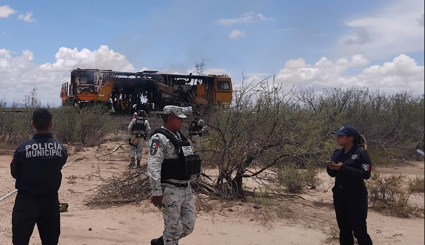 Se incendia máquina del ferrocarril en Mapimí . Noticias en tiempo real