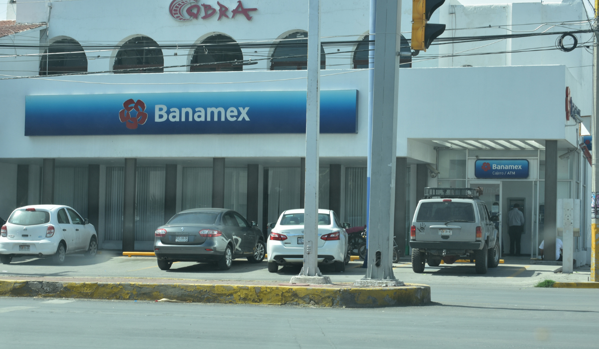 Banamex restablece operaciones tras fallas reportadas por clientes. Noticias en tiempo real