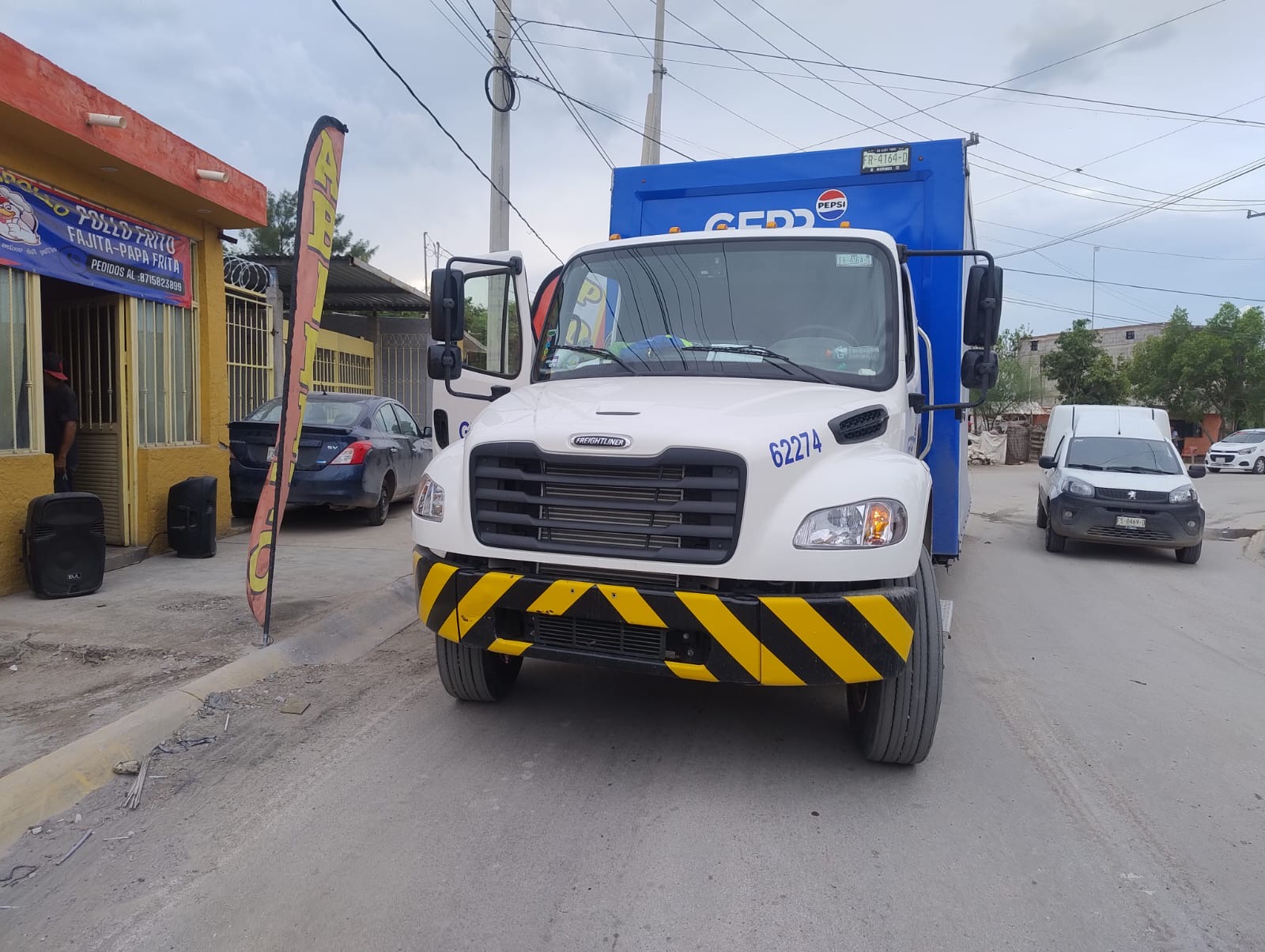 Joven motociclista se impacta contra camión de refrescos en Gómez Palacio . Noticias en tiempo real