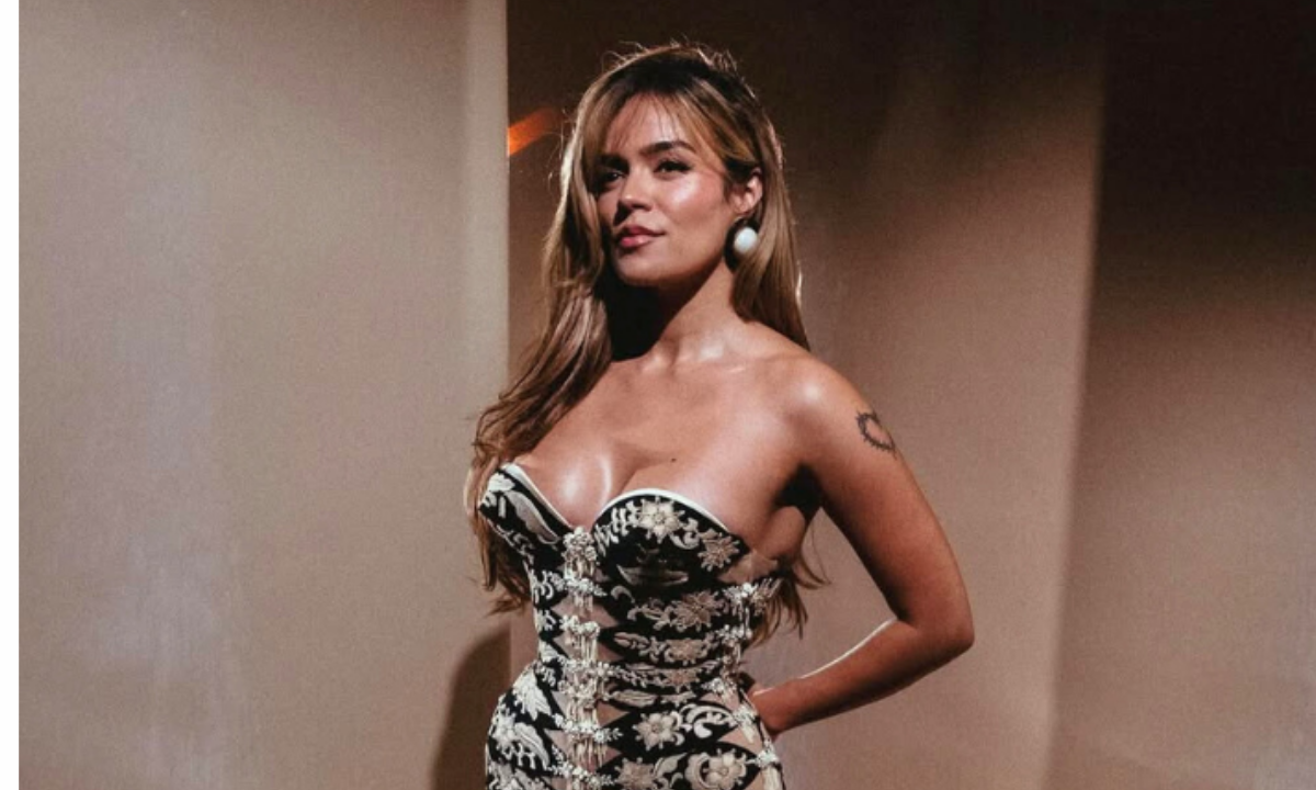 Karol G brilla en el desfile de la Semana de la Alta Costura. Noticias en tiempo real