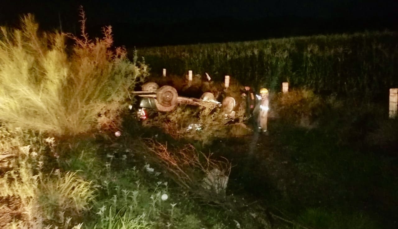 Abandonan camioneta tras volcadura en Lerdo, había envases de cerveza en el interior . Noticias en tiempo real
