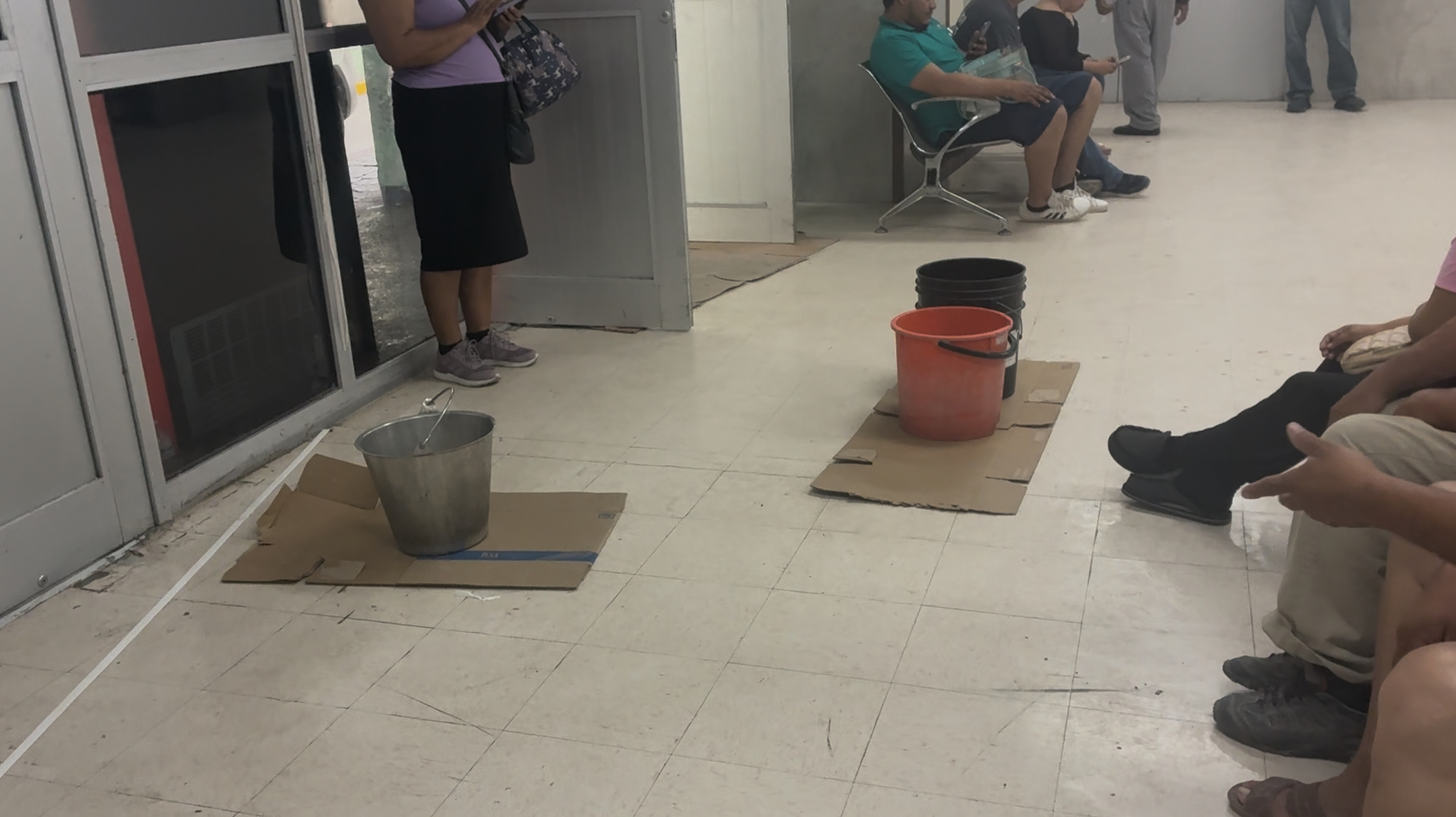 Invierten 200 mdp al IMSS y se inunda con una lluvia . Noticias en tiempo real