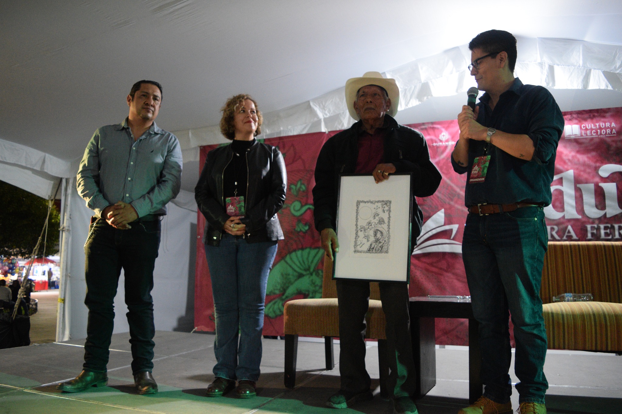 Feria Duranguense del Libro reconoce el canto cardenche de don Lupe Salazar. Noticias en tiempo real