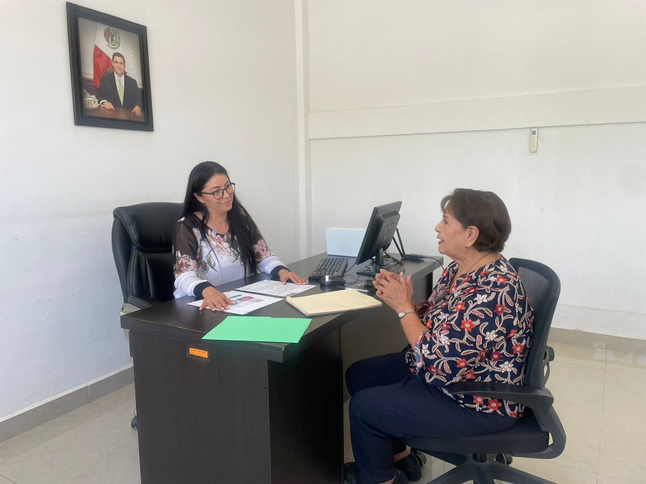 Brindan atención a personas con problemas auditivos. Noticias en tiempo real