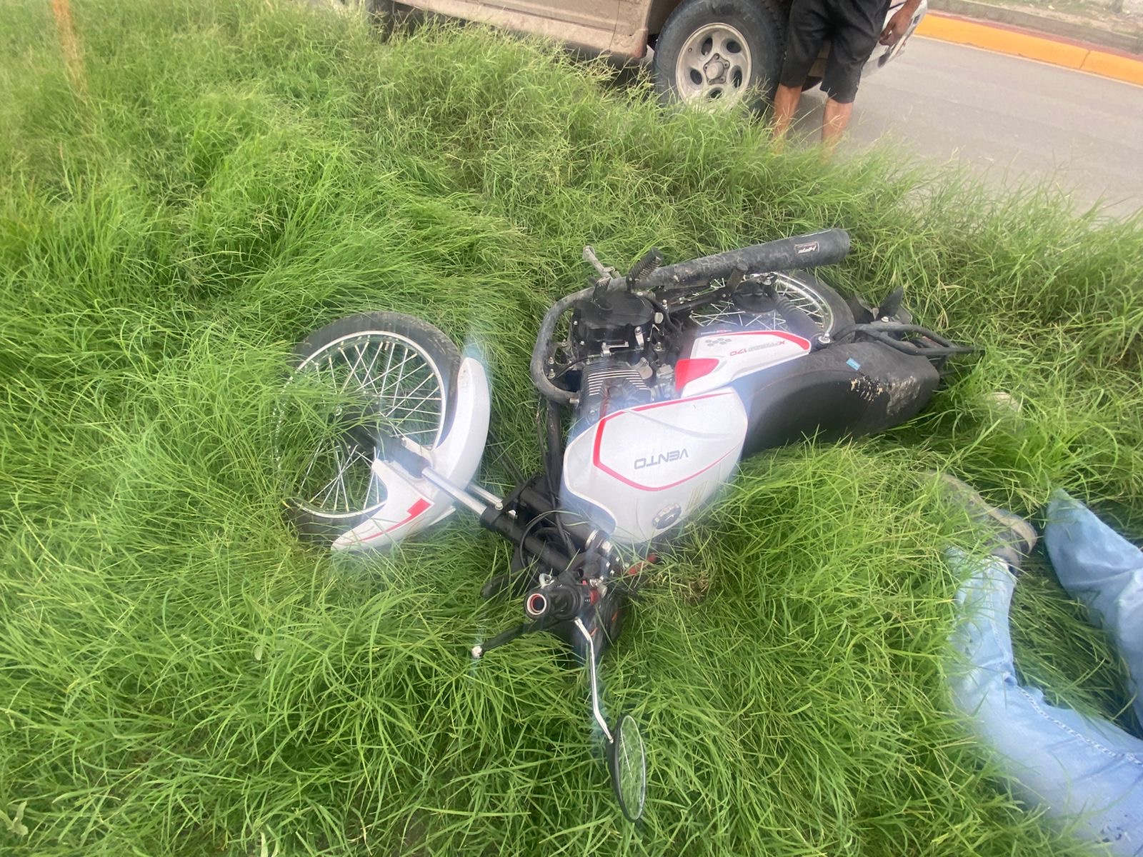 Motociclista de 19 años provoca accidente en la colonia el Amigo de Gómez Palacio . Noticias en tiempo real
