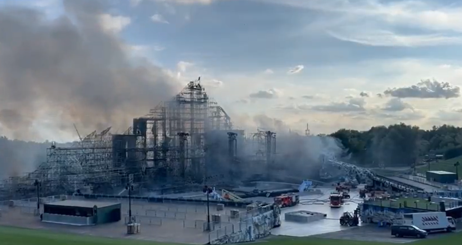 Fuego consume escenario en Tomorrowland | Videos. Noticias en tiempo real