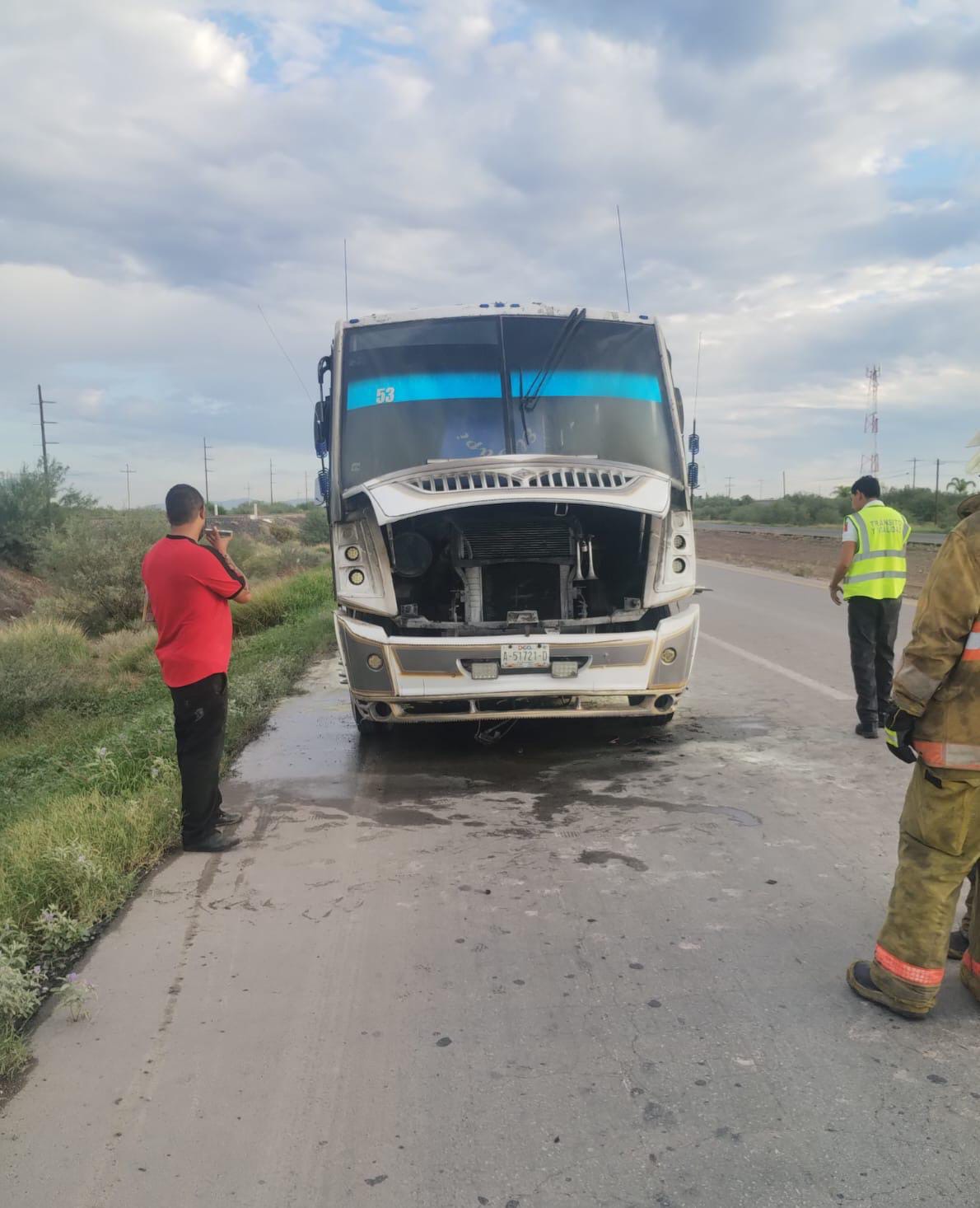 Se registra incendio en autobús cerca del ejido Brittingham de Gómez Palacio . Noticias en tiempo real