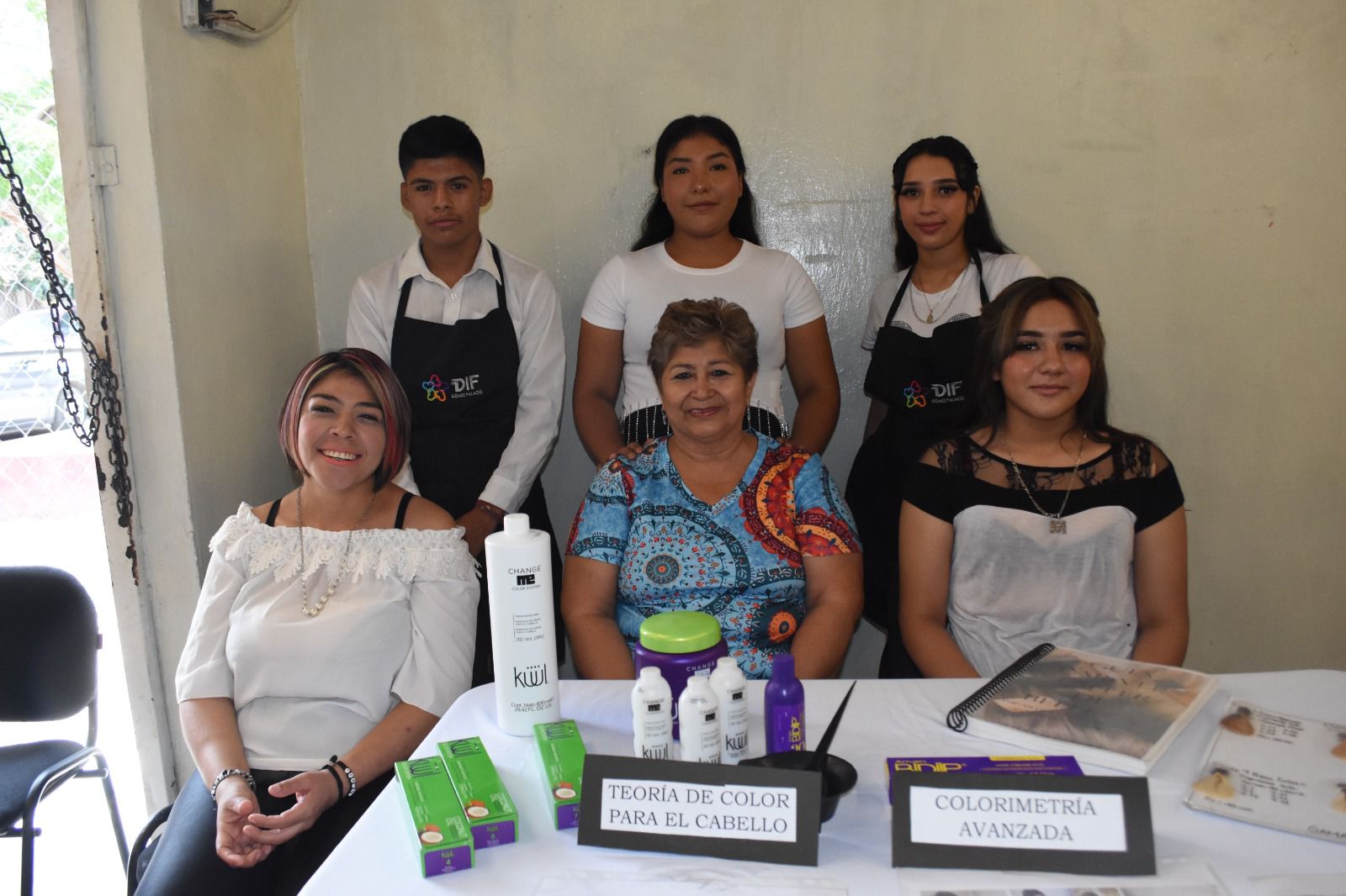 Gómez Palacio entrega más de 200 constancias de capacitación para el autoempleo. Noticias en tiempo real