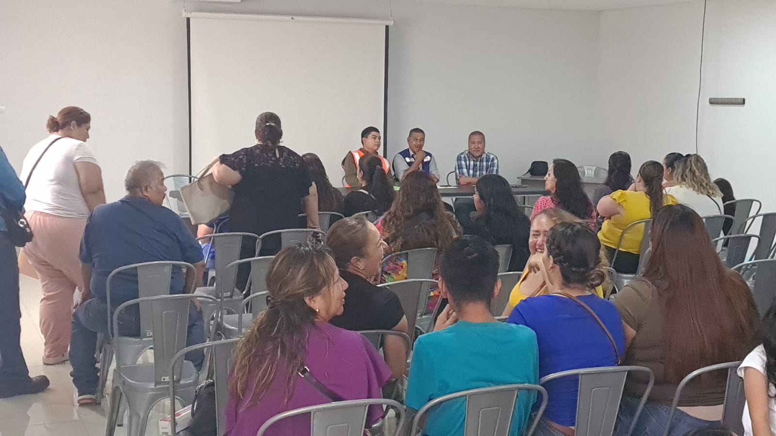 Instituciones del programa La Escuela Es Nuestra reciben asesoría de Canaco y Canacintra. Noticias en tiempo real