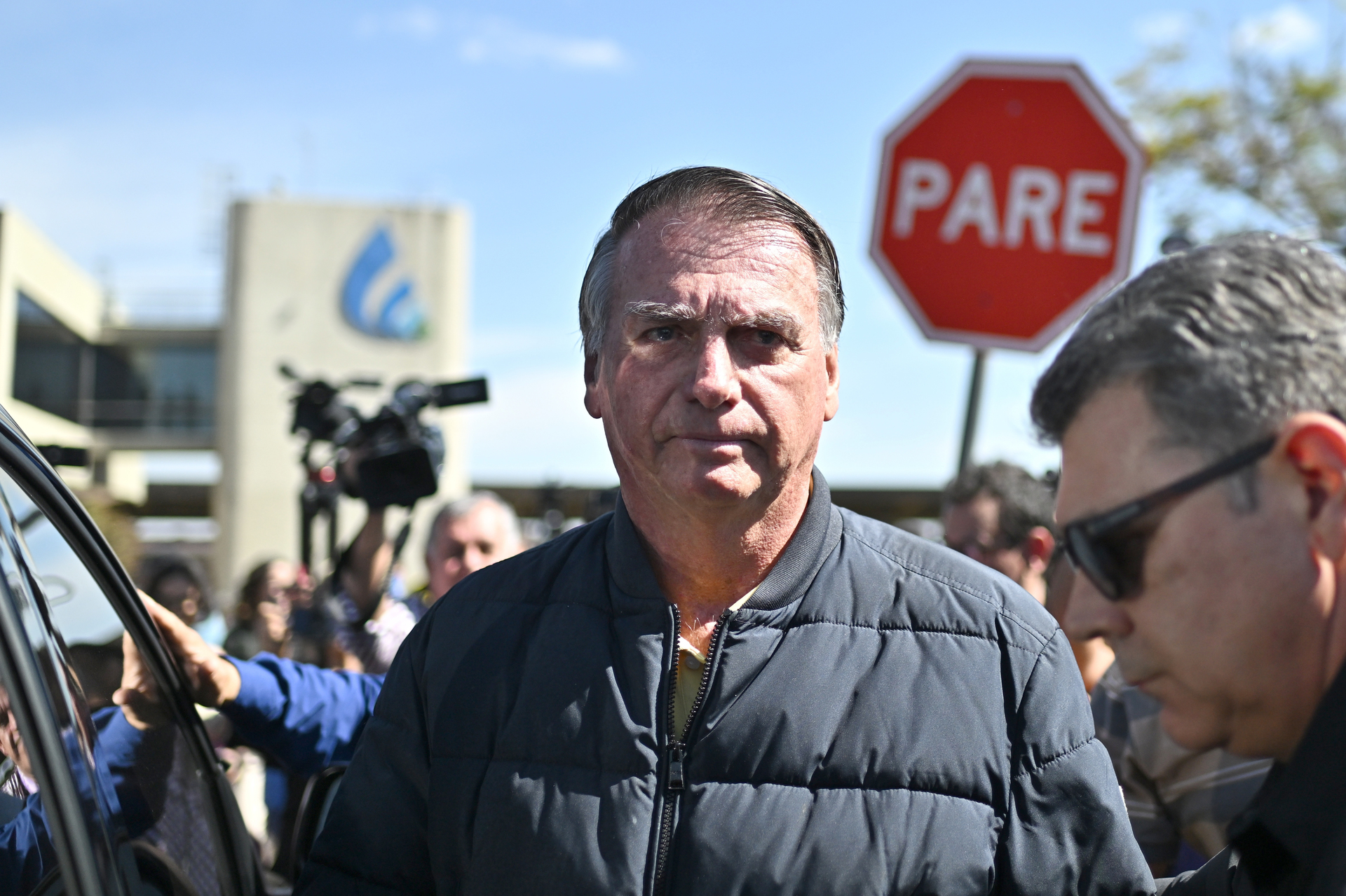 Expresidente Jair Bolsonaro critica medidas cautelares por acusaciones de golpismo. Noticias en tiempo real