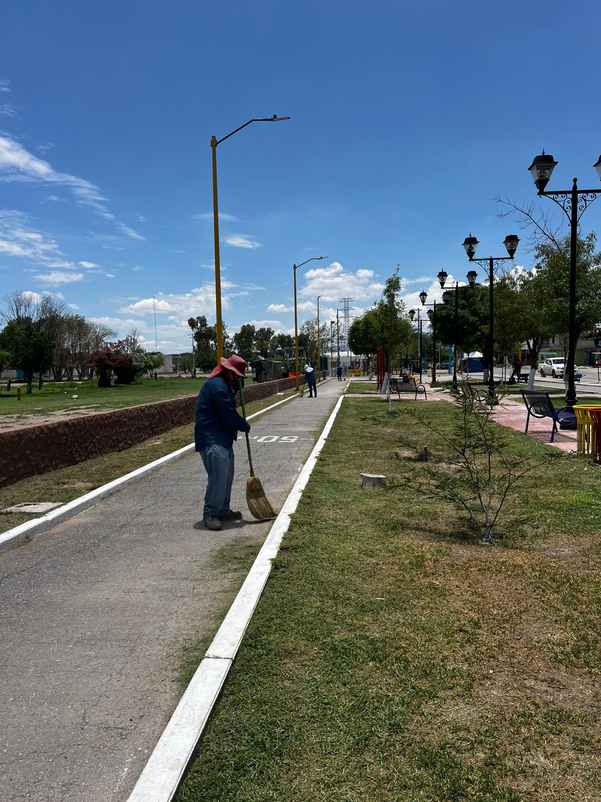 Gómez Palacio mejora la Plaza del Divino Niño en vísperas de festejos religiosos. Noticias en tiempo real
