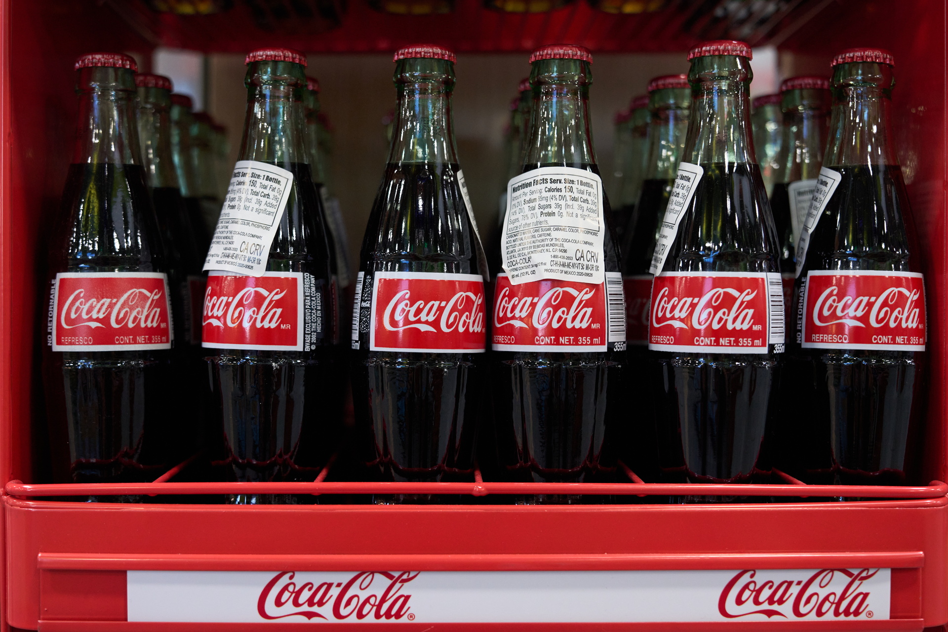 Donald Trump impulsa regreso del azúcar a Coca-Cola y pone en la mira a la versión mexicana. Noticias en tiempo real