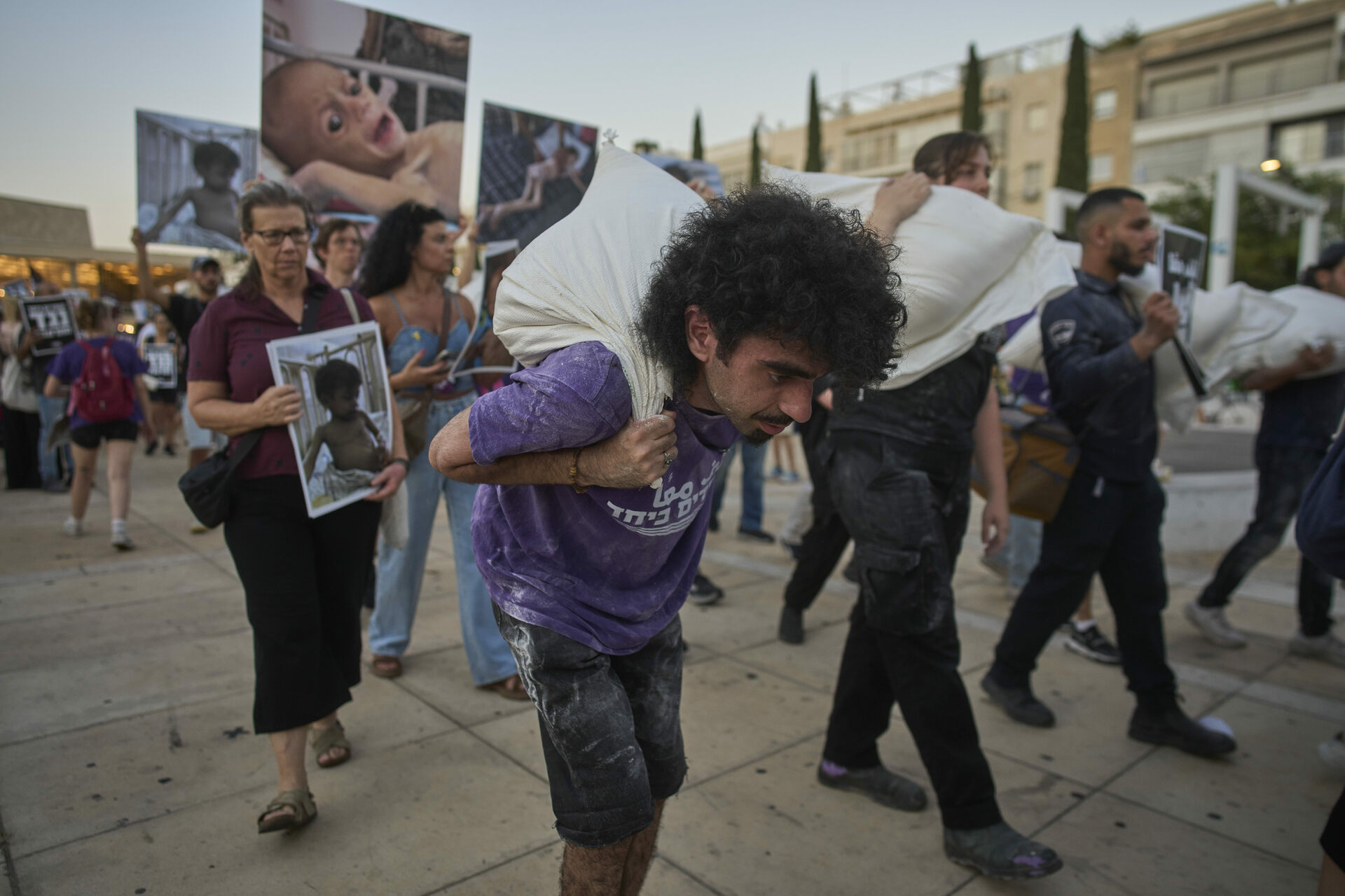 Al menos 33 palestinos han muerto por desnutrición en Gaza en últimos tres días. Noticias en tiempo real