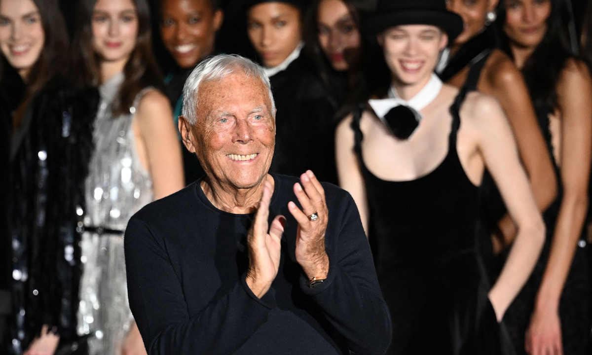 Armani, última gran firma independiente de lujo, cumple 50 años de la mano de su fundador. Noticias en tiempo real