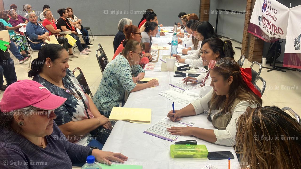 Abarrotan primer día de registro de la Pensión Mujeres Bienestar en Gómez Palacio. Noticias en tiempo real