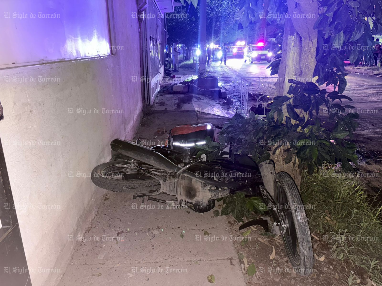 Motociclista pierde la vida tras sufrir accidente en la colonia La Cortina, de Torreón. Noticias en tiempo real