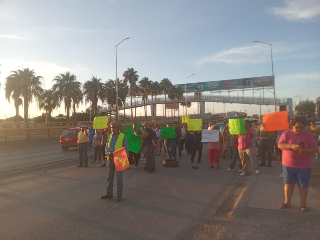 Bloquean periférico de Torreón por falta de agua . Noticias en tiempo real