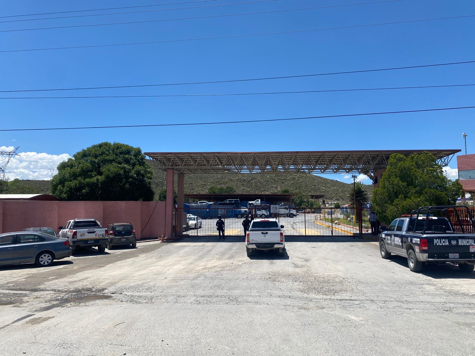 Hombre muere tras ser aplastado entre dos nodrizas . Noticias en tiempo real
