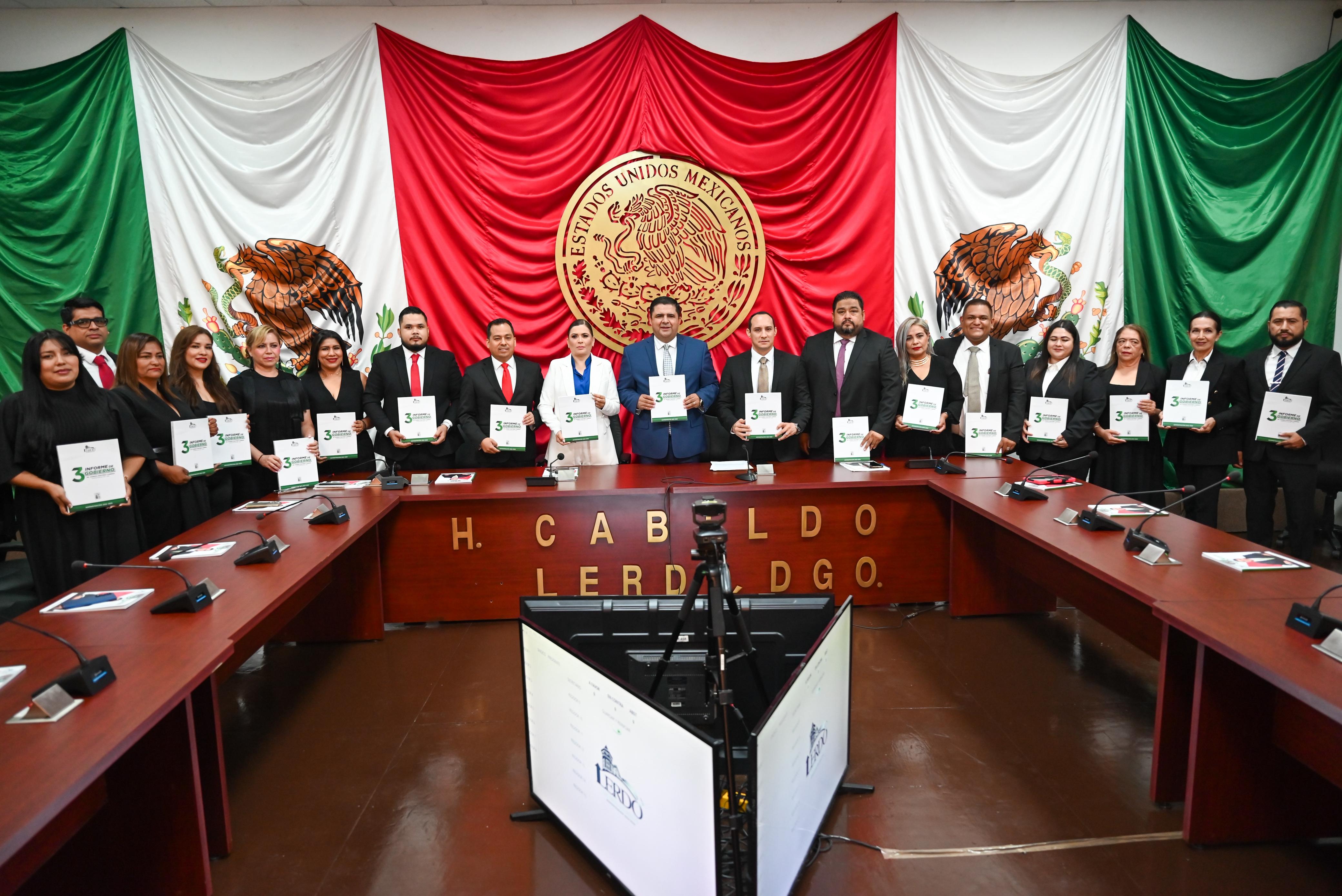 Entrega alcalde de Lerdo, Homero Martínez, glosa de su Tercer Informe de Resultados al Cabildo de Lerdo en sesión solemne. Noticias en tiempo real