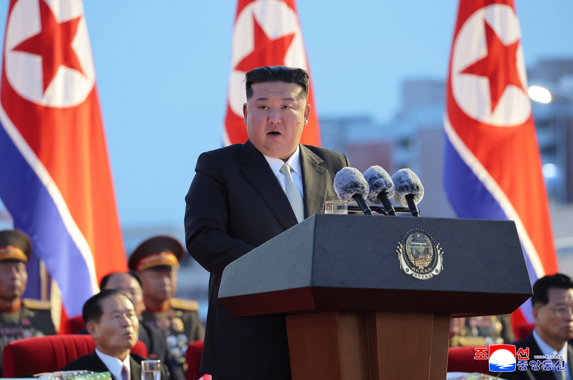 Kim Jong-un supervisa prueba de dos nuevos misiles antiaéreos. Noticias en tiempo real