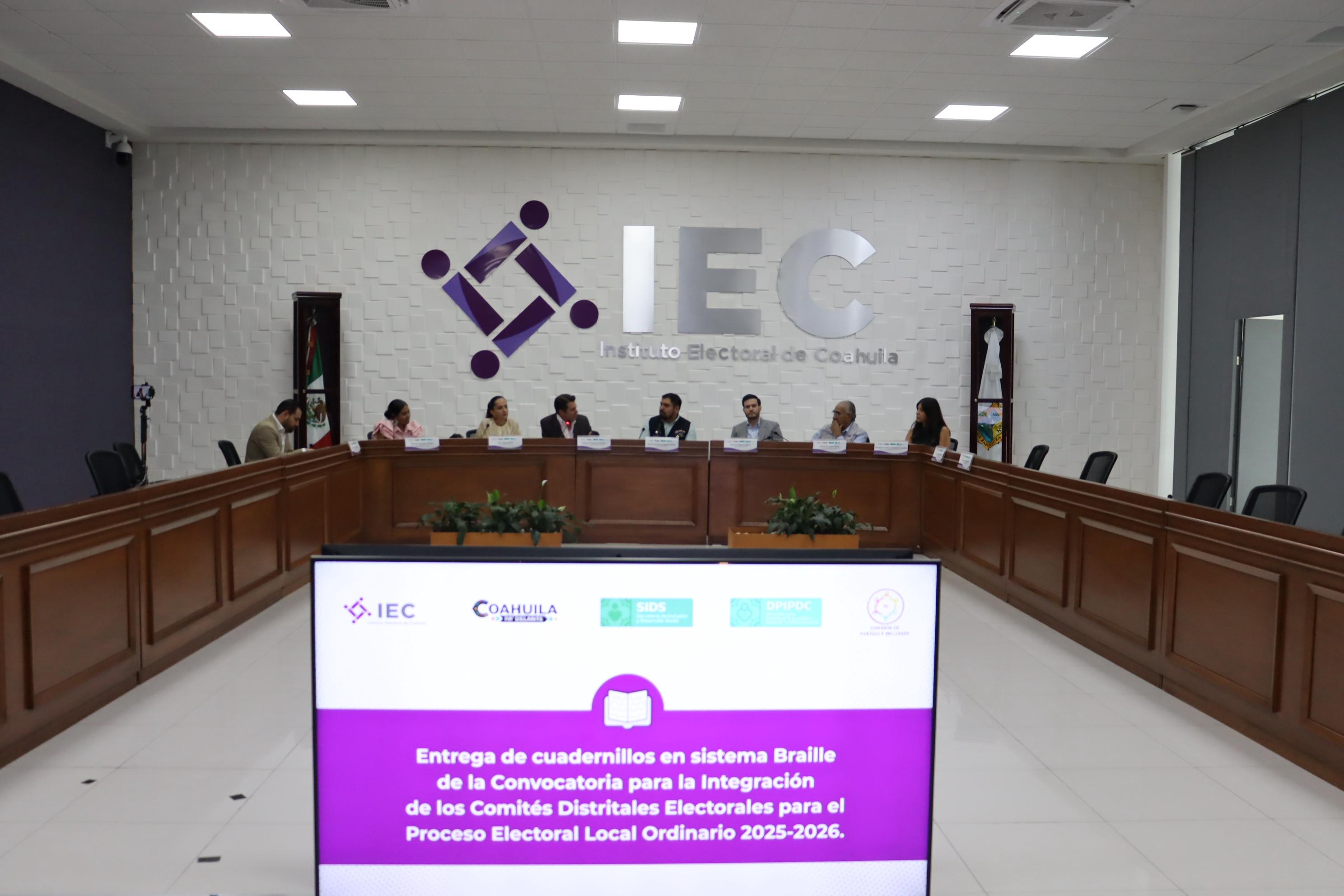IEC de Coahuila recibe cuadernillos en Braille para elección 2025. Noticias en tiempo real