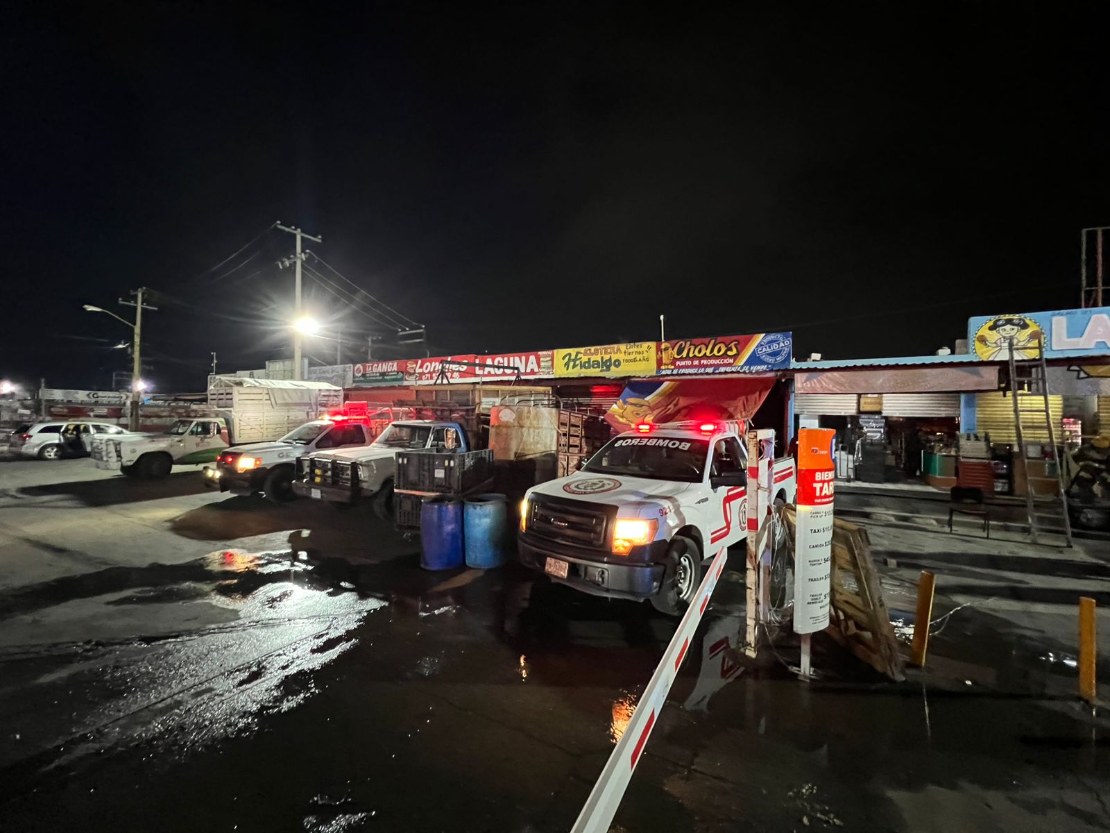 Se incendia local de frituras en el Mercado de Abastos de Gómez Palacio. Noticias en tiempo real